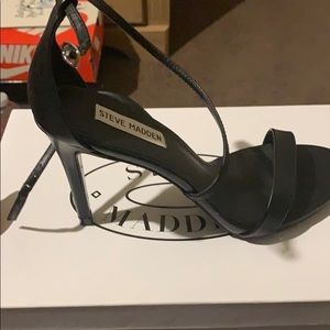 Gorgeous Steve Madden strappy heels! 😍